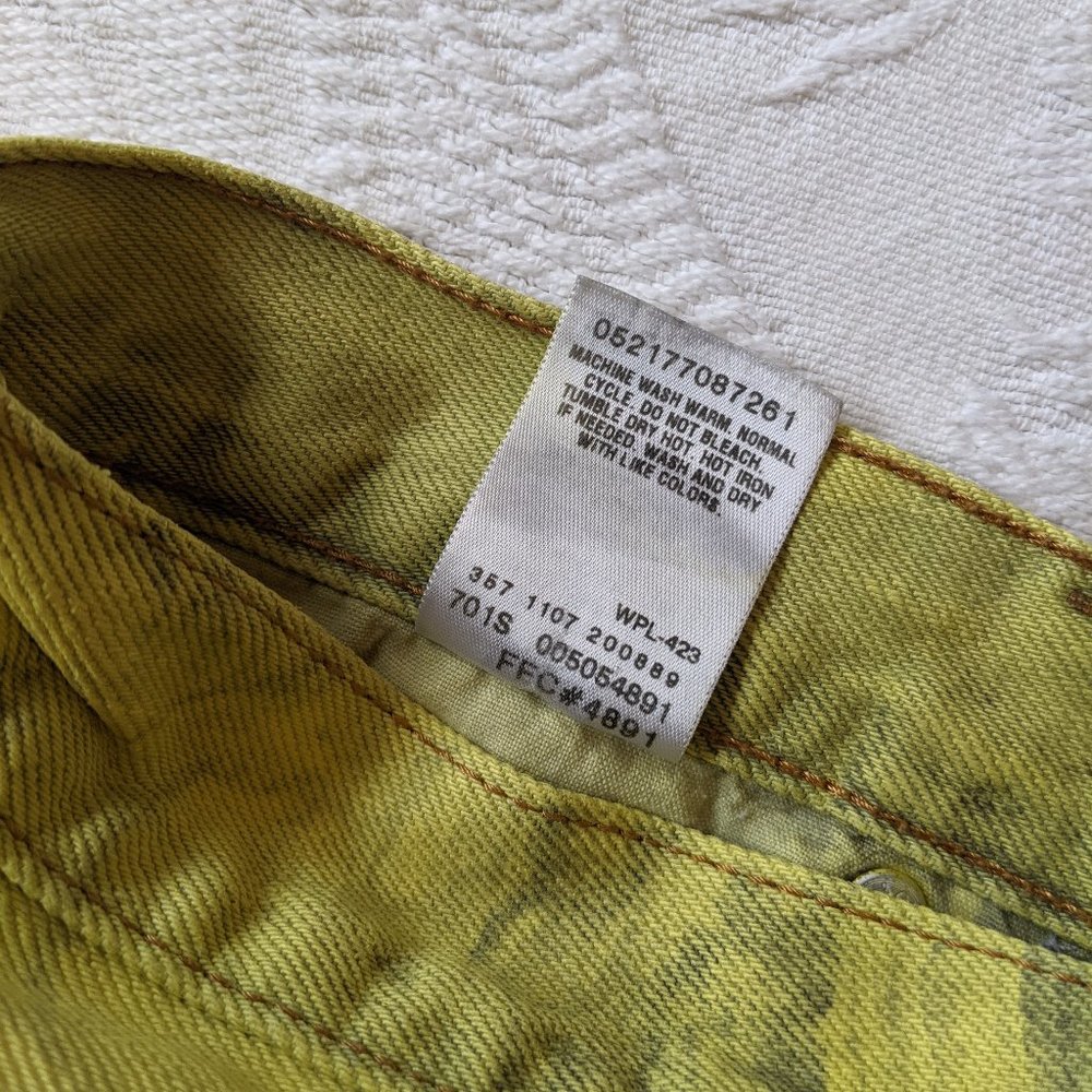 LEVI'S - 505 Frayed Cut-Off Yellow Swirl Shorts - Picture 6 of 10